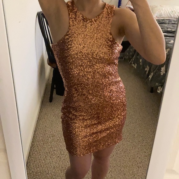 💝Rose Gold Sequined Bodycon Dress - Picture 6 of 10